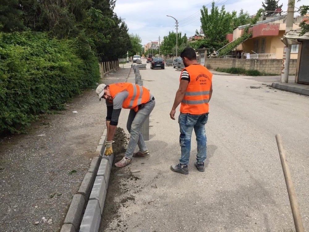 Tut Caddesinde kaldırım çalışması 