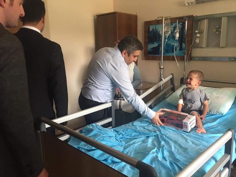 Tutak Kaymakamı Karaaslan’dan hastalara moral ziyaret 