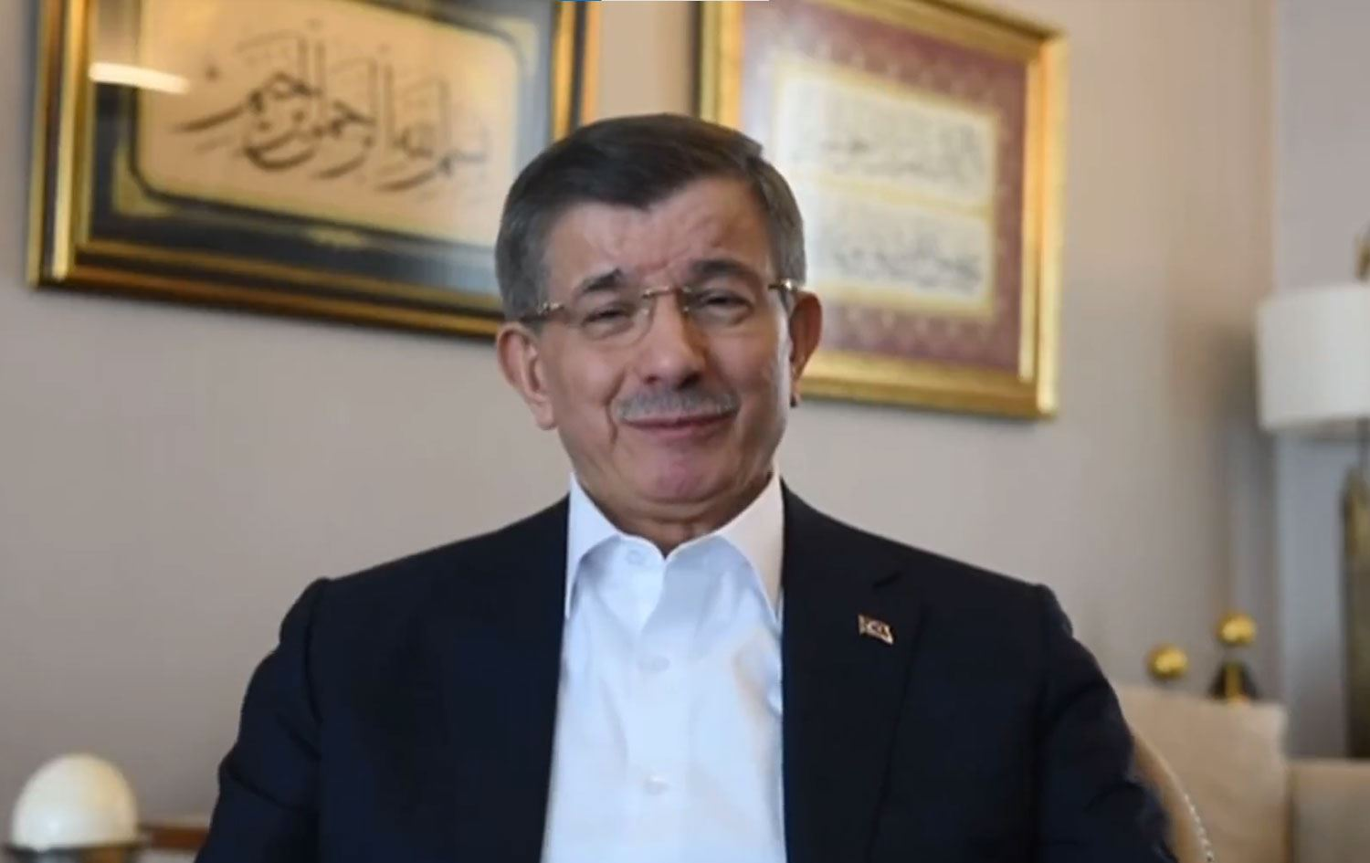 Tutmayın küçük enişteyi! Davutoğlu, bakın o gaza niye gelmiş