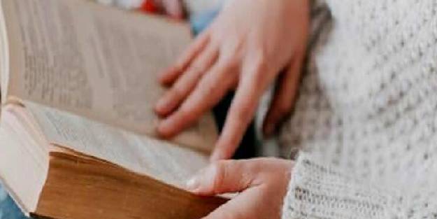 Tutuklu bir kadın, kitap okuyarak özgürlüğüne kavuştu