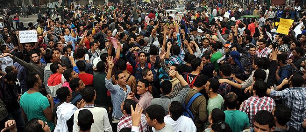 Tutuklu kız öğrencilere destek gösterisi sürüyor