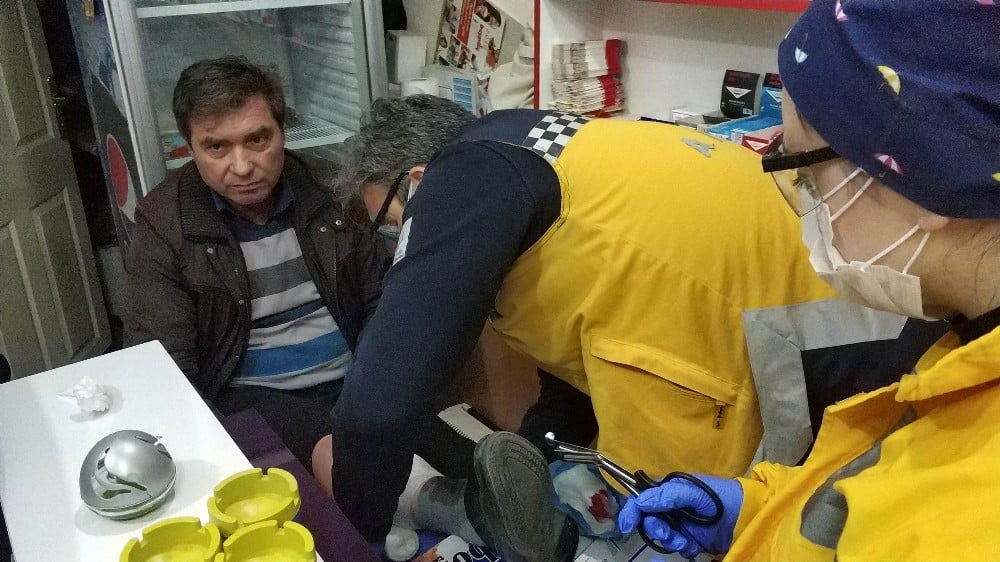 Tütüncü dükkanı sahibi iş yerinde vuruldu 