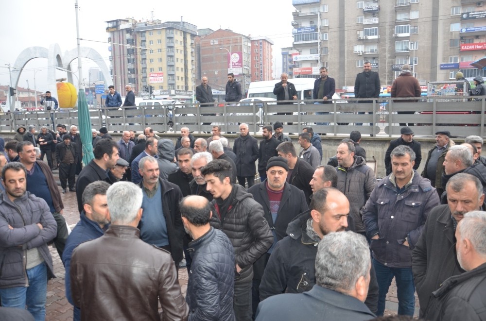 Tütüncü esnafı eylem yaptı 