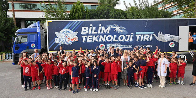 Tütüncü: “Türkiye'nin yeni yüzyılını bilimle inşa edeceksiniz”