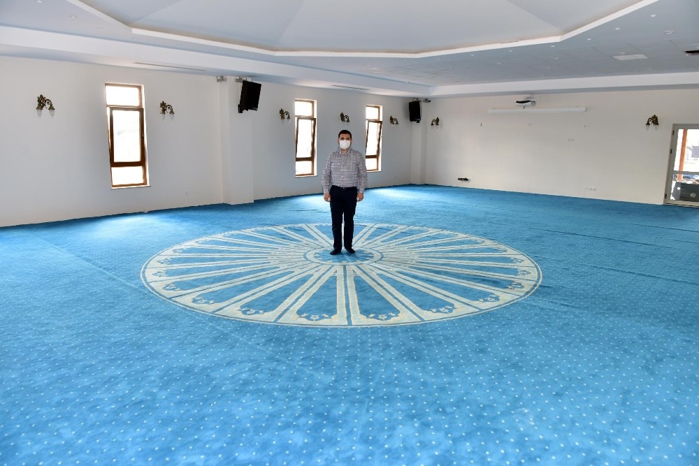 Tütüncü yapımı tamamlanan cemevini inceledi 