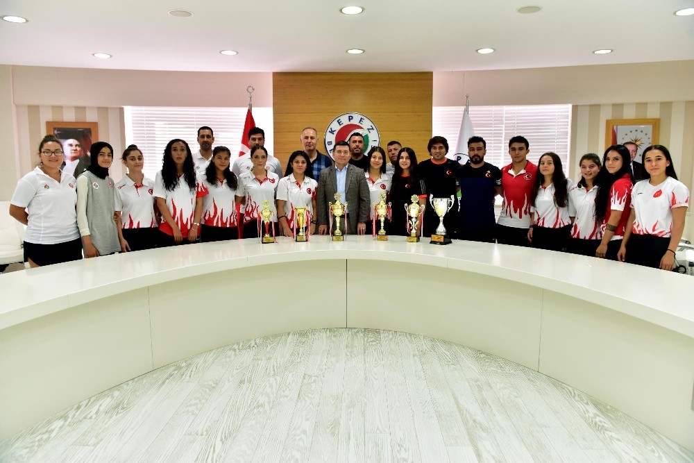 Tütüncü,genç güreşçileri ağırladı 
