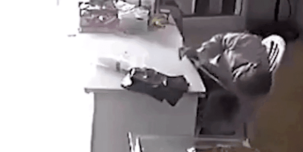 Tüyleri diken diken eden anlar! Kur'an-ı Kerim okurken hayatını kaybetti