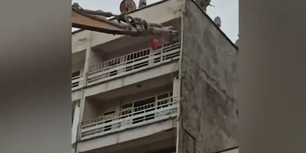 Tüyleri diken diken eden bayrak videosu!