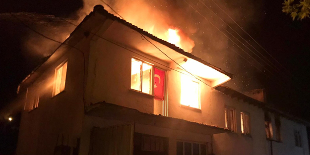 Tüyleri diken diken eden olay! Şehidin küle dönen evinde sadece iki şey yanmadı!