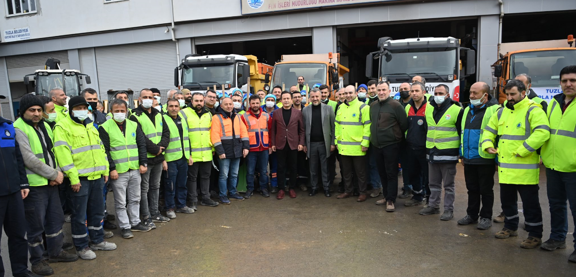 Tuzla Belediyesi 63 araç, 450 personel ile kar yağışına hazır