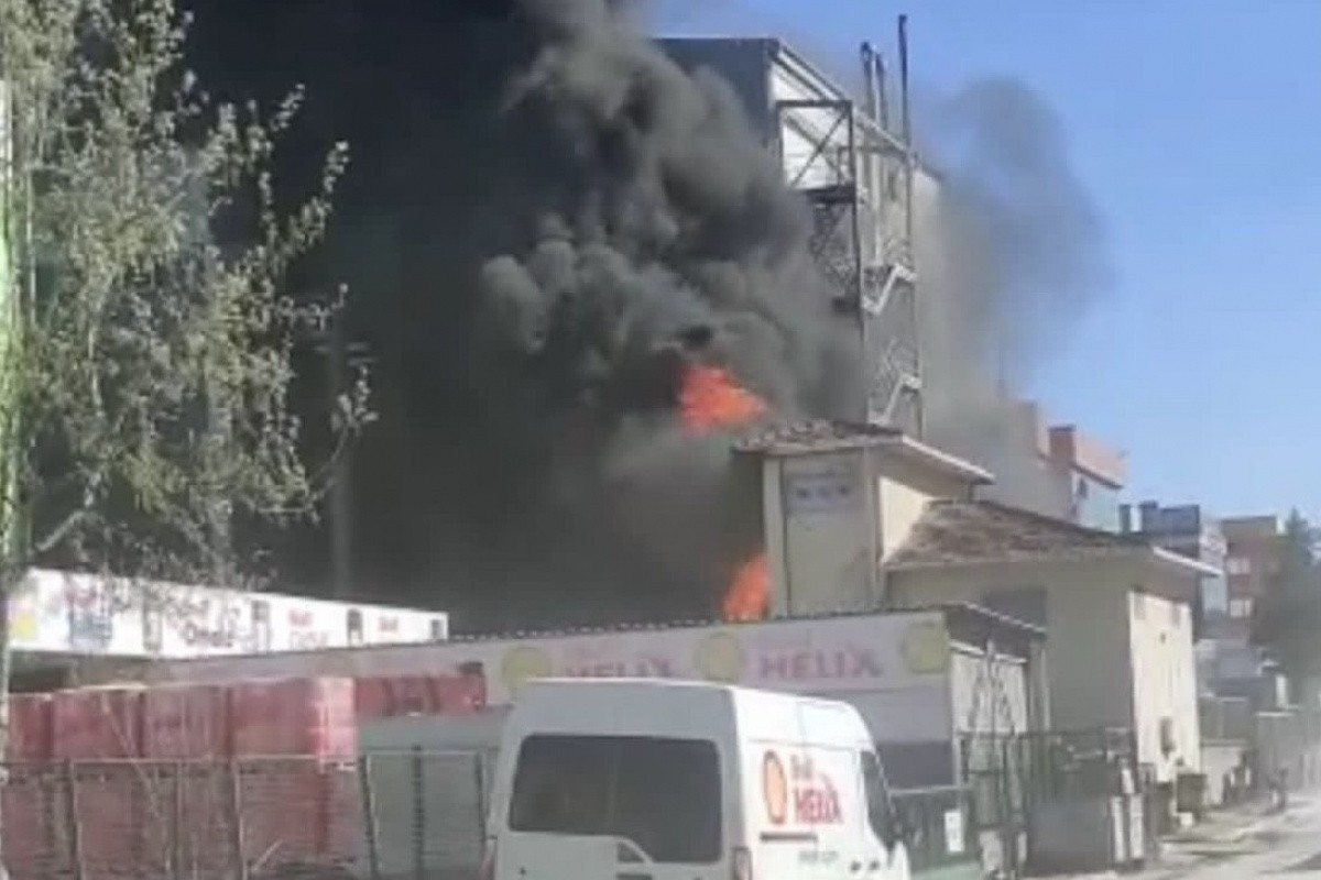 Tuzla boya fabrikasında yangın: Dumanlar gökyüzünü kapladı