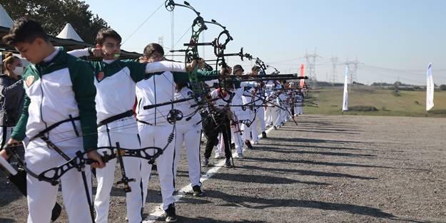 Tuzla'da 29 Ekim Cumhuriyet Bayramı'na özel okçuluk turnuvası düzenlendi