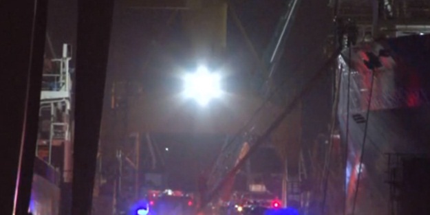 Tuzla'da bir tersanedeki gemide yangın