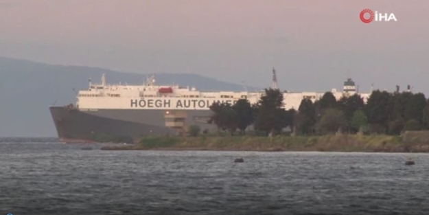 Tuzla'da karaya oturan gemi ortaya çıktı