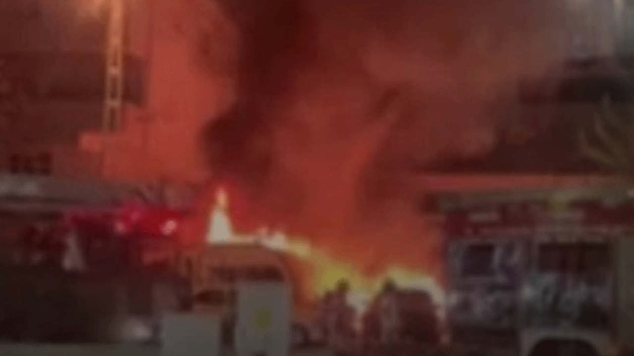 Tuzla'da korkutan yangın: 5 araç ve 1 karavan alev alev yandı!