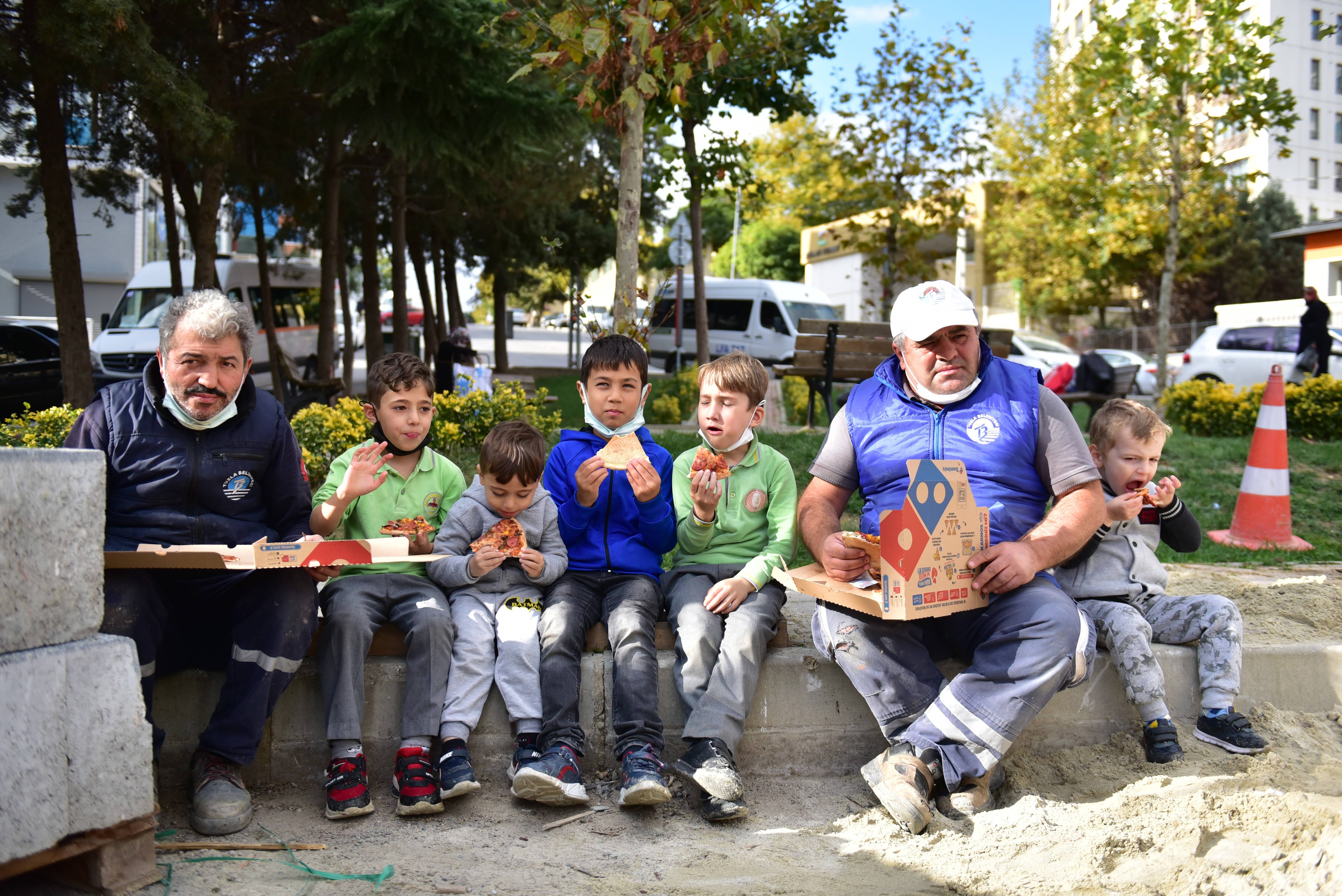 Tuzlalı çocuklardan yürekleri ısıtan görüntü