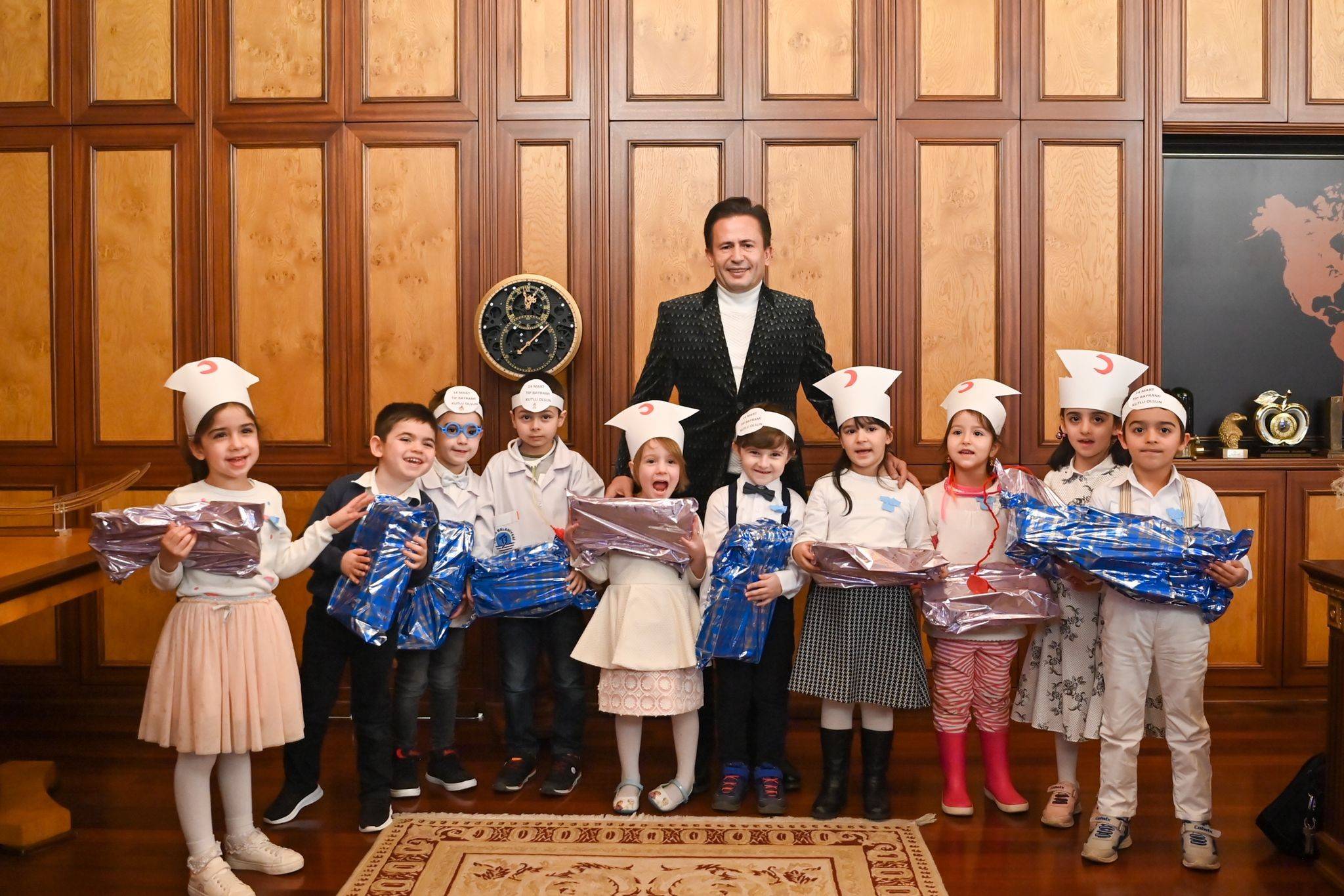 Tuzlalı miniklerden Başkan Yazıcı'ya Tıp Bayramı sürprizi