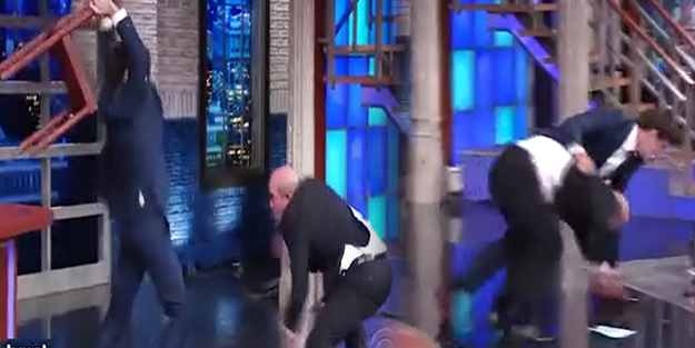 TV programında öldüresiye kavga ettiler - VİDEO