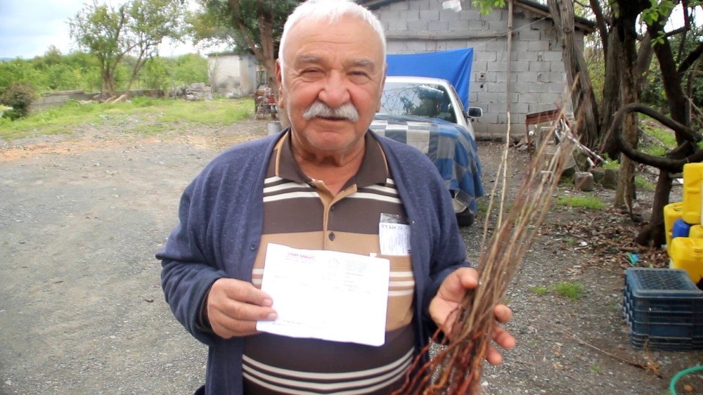 TV’den fidan sipariş eden çiftçiye kurumuş fidan yolladılar 