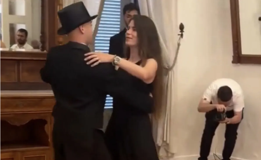 Twerk, direk dansı şimdi de bu mu? CHP’li başkan Mustafa Kemal’in ruhuna dans gönderdi