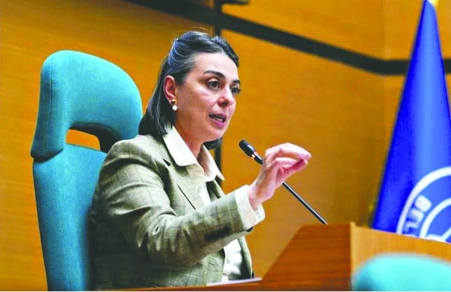 Twerkçü Sinem’in ekibi işbaşında! Kadınlar havuzunda kamera skandalı