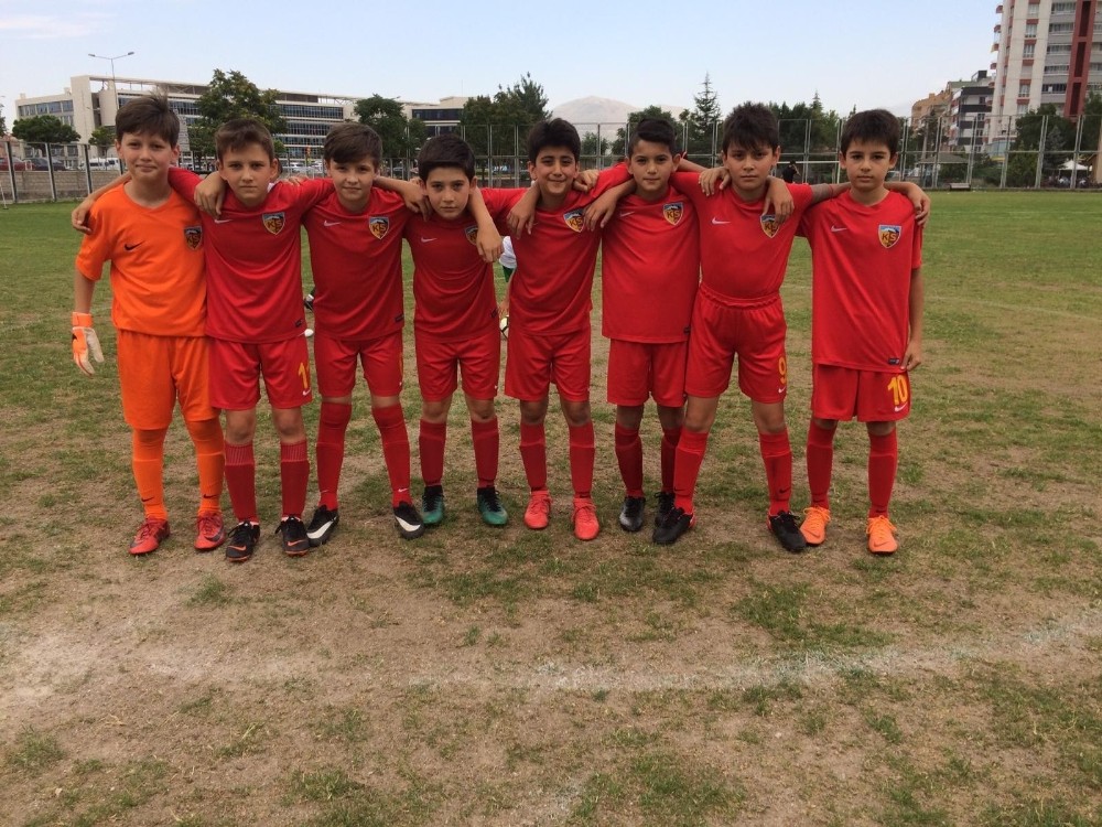 U-11 Ligi’nde şampiyon Kayserispor oldu 