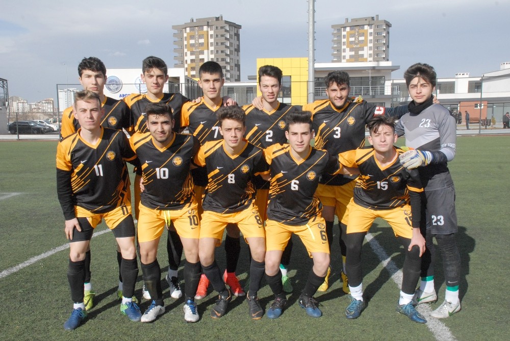 U-19 Ligi’nde zirveyi yakından ilgilendiren erteleme maçı yarın oynanacak