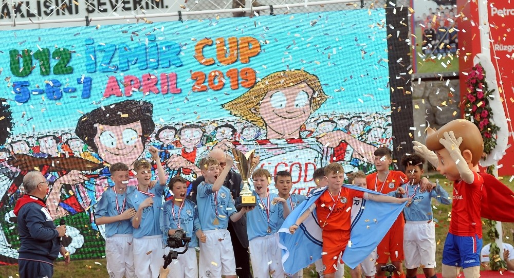 U12 İzmir Cup’ta Manchester City şampiyon oldu 