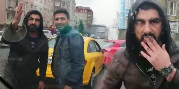 İstanbul'da şok görüntü! Aracın önünü kesip...