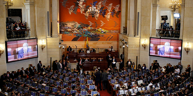 Üç bakan görevden ayrıldı