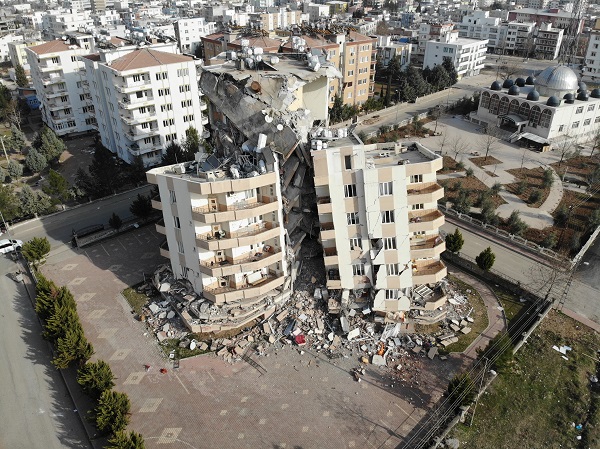 Üç blokta ölen olmadı | Bu binalar devrilmekten böyle kurtuldu!