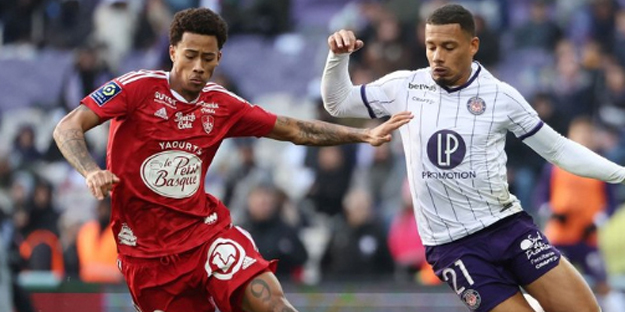 Üç büyükler için yazılan süper Brezilyalı! Bakalım hangi formayı giyecek?