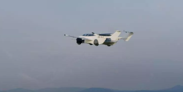 Üç dakikada uçağa dönüşen araba!