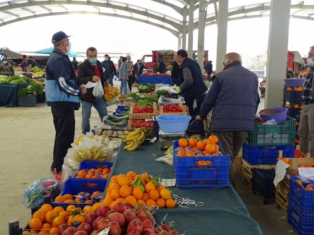 Üç ilçenin pazarcı esnafından Tavşanlı Belediyesi’ne tepki 