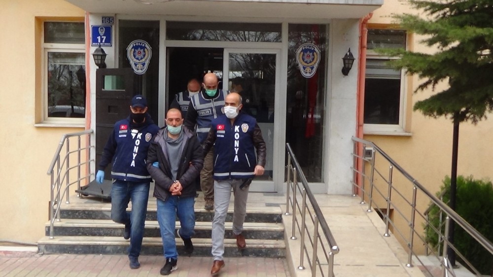 Üç kişiyi öldürüp polise teslim oldu 