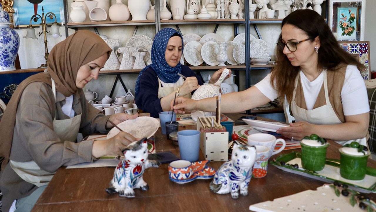 Üç kız kardeş KOSGEB desteğiyle atölye kurdu