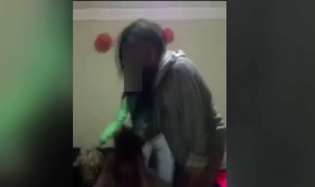 Üç kız öğrenciden iki kıza feci dayak!