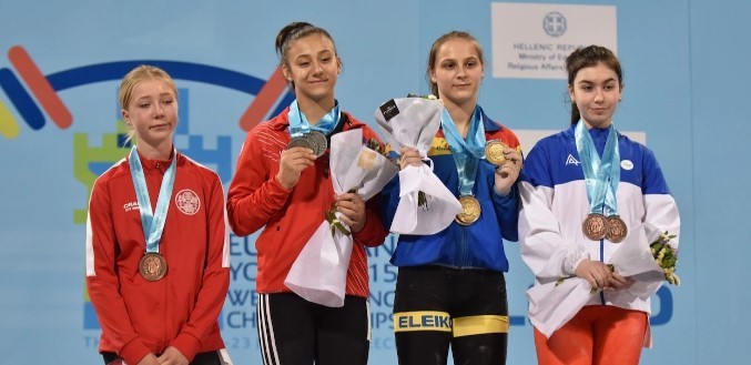 Üç madalya kazanarak gururumuz oldu! 15 yaşındaki halterci Avrupa ikincisi oldu