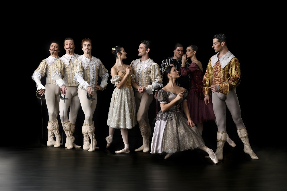 “Üç Silahşör” balesi bu kez görme engelliler için Kadıköy’de sahne alıyor 