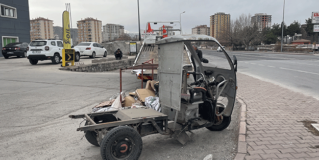 Üç tekerlekli motosikletin sürücüsü öldü