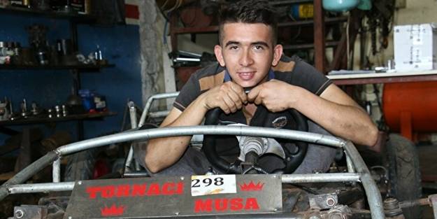 Üç yılda 5 bin TL lira biriktirdi! Hayalinin peşinden koşarak kendi arabasını yaptı