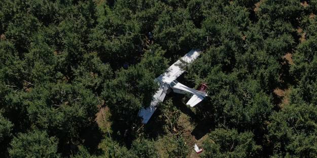 Uçağın acil iniş yaptığı bahçe sahibi: Bir uçak düşmediği vardı o da geldi başımıza