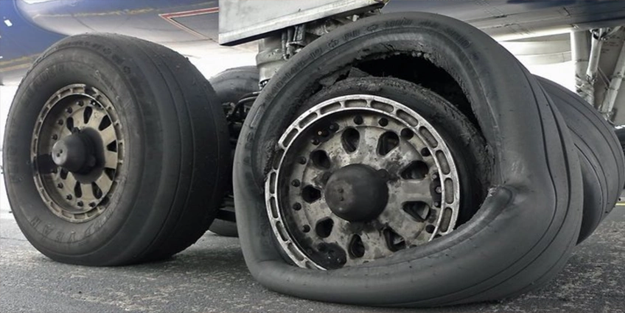 Uçağın lastiği patladı: 2 ölü, 1 ağır yaralı