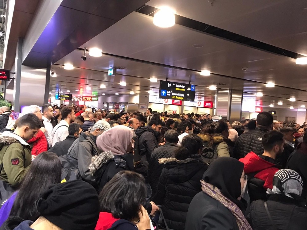 Uçağın pistten çıktığı Sabiha Gökçen’de yolcu yoğunluğu 
