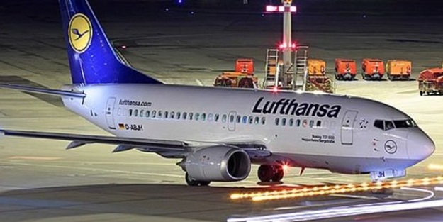 Uçak Atatürk Havalimanı'na geri döndü