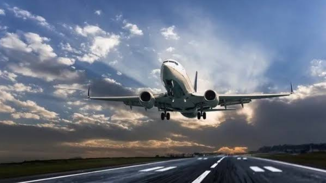 Uçak kaçırıldı, hava sahası acil olarak kapatıldı!