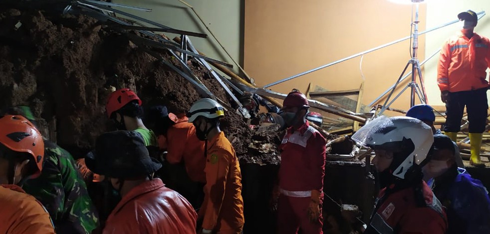 Uçak kazasının ardından Endonezya'da yeni felaket! Çok sayıda ölü ve yaralı var