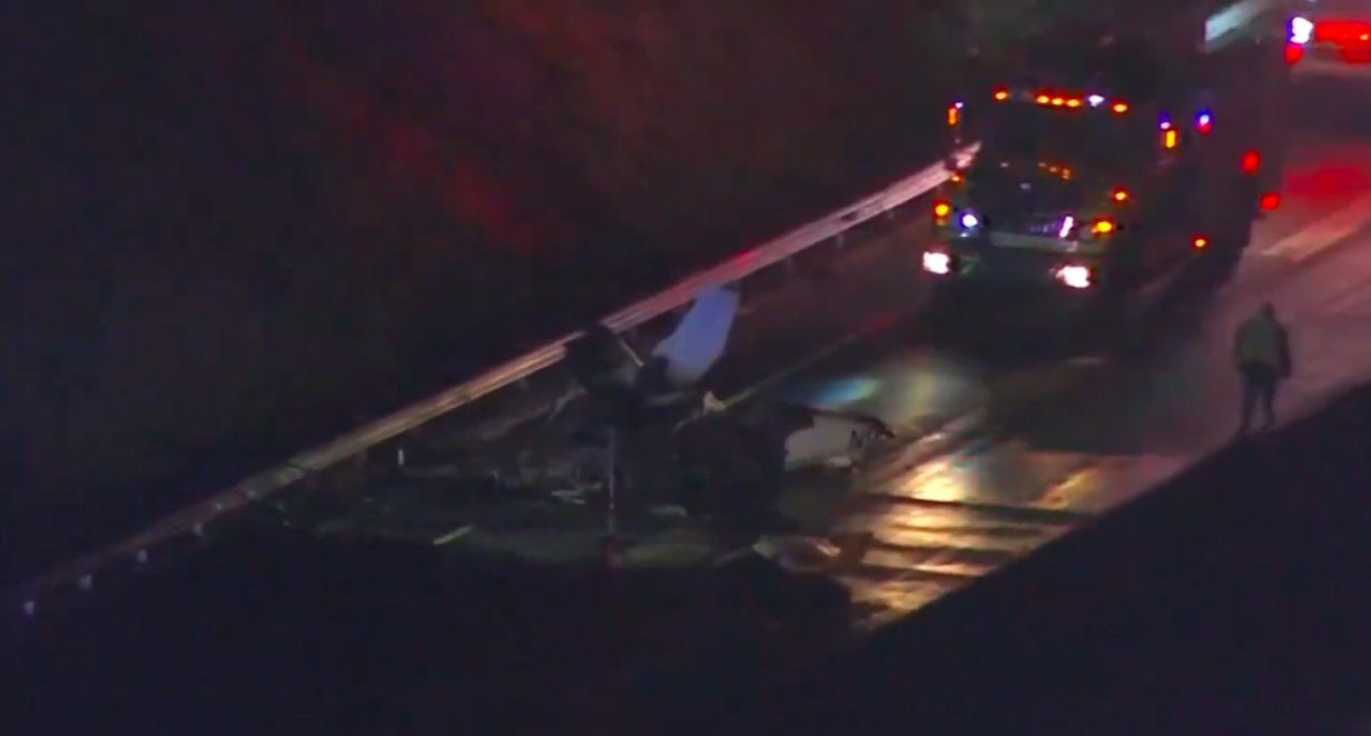 Uçak otobana düştü, yangın çıktı! Yaralılar var