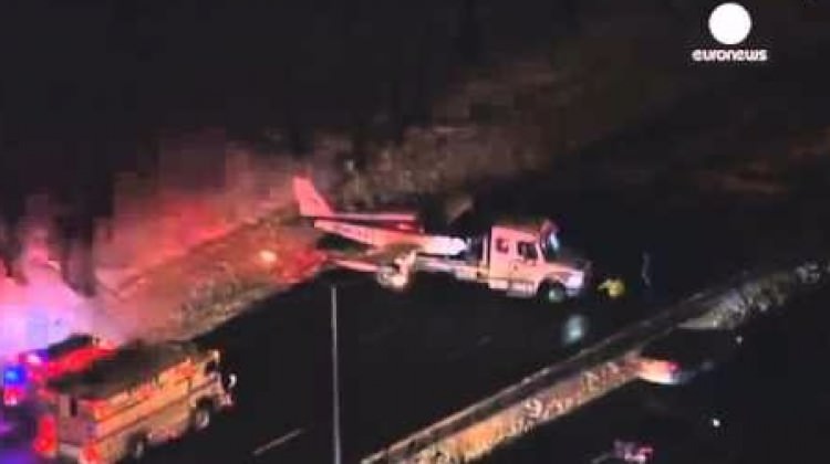 Uçak otoyola zorunlu iniş yaptı : 1 ölü, 5 yaralı