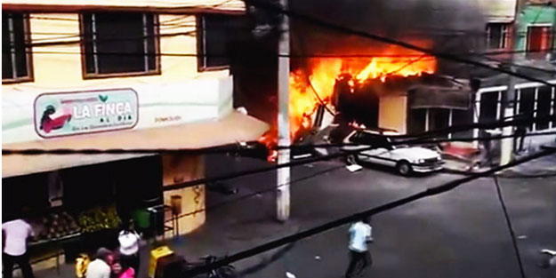 Uçak pastanenin üzerine düştü: 5 ölü